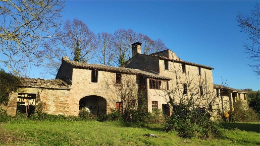 Foto Rustico a Perugia di 630 m² con 10 locali in vendita
