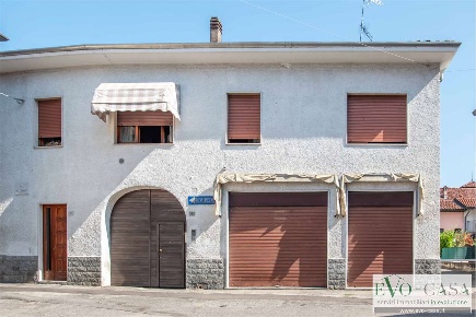Foto Rustico in Via Azzimonti 3, Busto Arsizio Sacconago di 296 m²