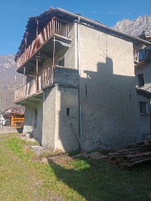 Foto Rustico in Frazione Lilla, Donnas Centro di 75 m² con 3 locali