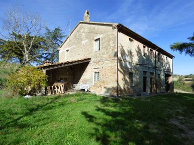 Foto Rustico in Via Torino, Petriano di 380 m² con 10 locali in vendita