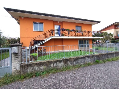 Foto Villa unifamiliare in Via Tarcento, Carlino Casale Della Madonna