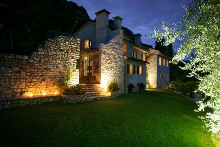 Foto Rustico in Via San Fris, Vittorio Veneto Centro di 330 m² con 8 locali