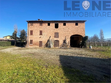 Foto Rustico a Spilamberto di 1000 m² con 14 locali in vendita