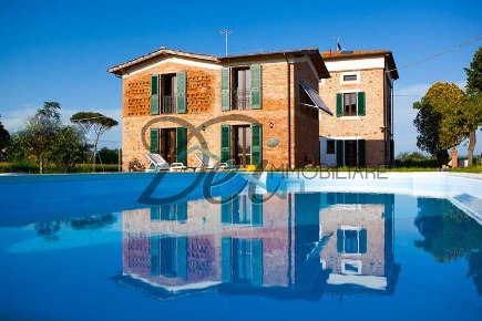 Foto Rustico a Pisa di 394 m² con 20 locali in vendita