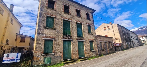 Foto Rustico a Farra di Soligo di 300 m² con 20 locali in vendita