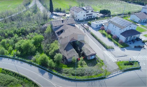 Foto Rustico in Via Mazzini 134, Scandiano di 640 m² con 22 locali