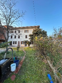 Foto Rustico in Via Udine, Pordenone Borgomeduna di 400 m² con 8 locali