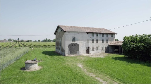 Foto Rustico in Via Morta 3, Correggio di 336 m² con 10 locali in vendita