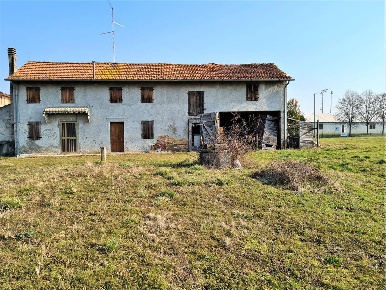Foto Rustico a Pasiano di Pordenone di 5500 m² con 4 locali in vendita