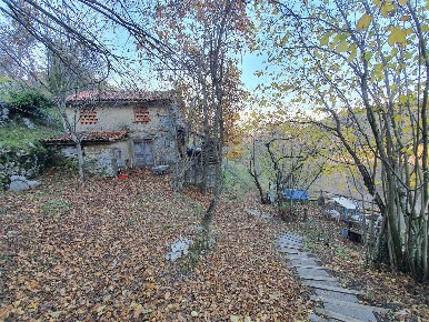 Foto Rustico in cornola, Molazzana di 100 m² con 3 locali in vendita