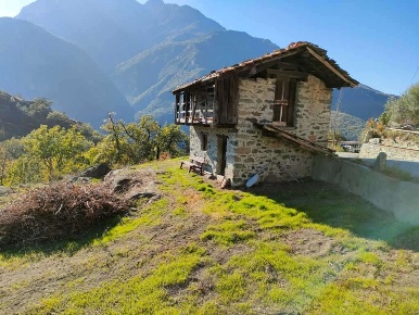 Foto Rustico in Chenal, Montjovet di 240 m² con 10 locali in vendita