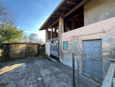 Foto Rustico in via piano superiore, Monvalle Centro di 80 m² con 4 locali