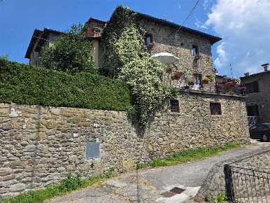 Foto Rustico in Via Dell'Erta 1, Camporgiano Vitoio di 160 m² con 9 locali