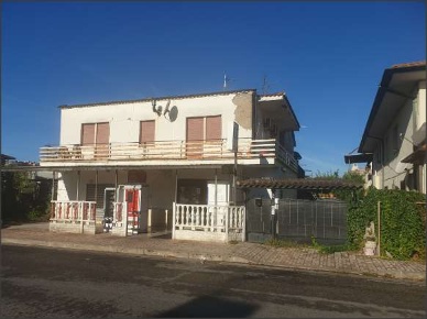 Foto Negozio in VIA MONTE TERMINILLO 56, Latina Gionchetto di 183 m²