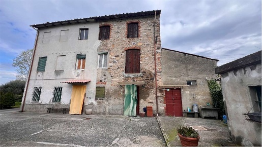 Foto Rustico in via dei boschi, Lucca Verciano - Guamo di 220 m² in vendita