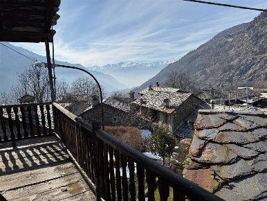 Foto Rustico in Fraz. Curien, Brusson di 115 m² con 4 locali in vendita