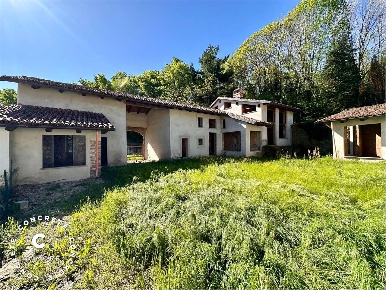 Foto Rustico in Strada ai Losani, Pinerolo di 637 m² con 10 locali