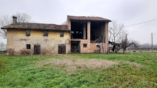 Foto Rustico in via commenda, Castelfranco Emilia Centro di 400 m²