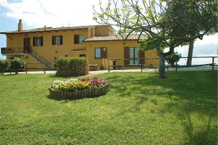 Foto Rustico in Strada Del Colle delle Forche 2, Deruta di 275 m²
