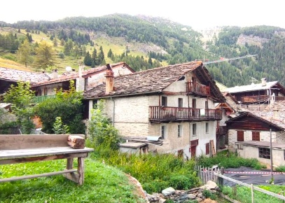 Foto Rustico in Frazione Grand Mont Blanc, Champorcher di 200 m² in vendita