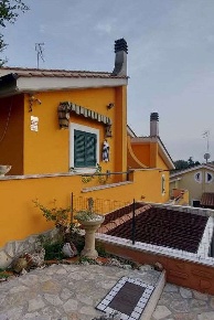 Foto Villa a schiera in Via Angelo Parrilla 41, Roma Cesano di 126 m²