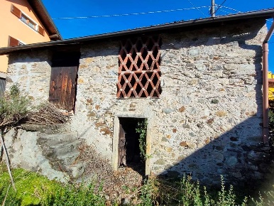 Foto Rustico in Via Sartoris, Casale Corte Cerro Centro di 55 m² in vendita