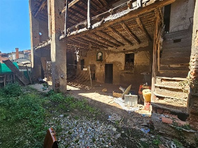 Foto Rustico in Via Isonzo, Limido Comasco Cascina Restelli di 456 m²