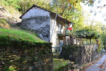 Foto Rustico in via per inoca 6, Cossogno Centro di 100 m² con 2 locali