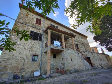 Foto Rustico a Todi di 150 m² con 5 locali in vendita