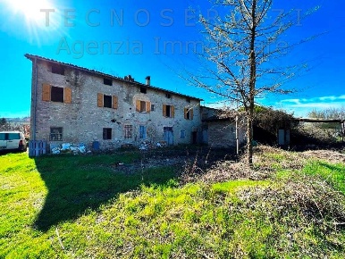 Foto Rustico a Savignano sul Panaro di 550 m² con 15 locali in vendita