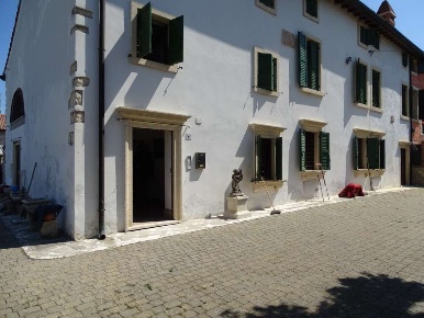 Foto Rustico in via Fornello, Colognola ai Colli di 440 m² con 1 locali