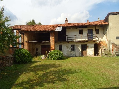 Foto Rustico in Via Filzi 11, Romano Canavese Centro di 210 m² con 6 locali