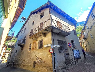 Foto Rustico in via Basilia, Carema di 220 m² con 8 locali in vendita