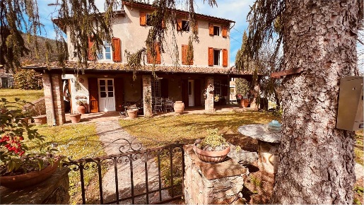 Foto Rustico in via dei sodini, Capannori di 180 m² con 6 locali in vendita