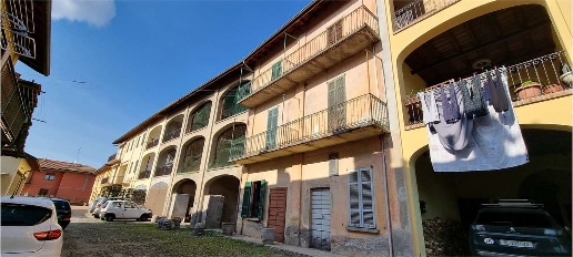 Foto Rustico in Via Trieste  22, Fenegrò di 650 m² con 22 locali in vendita