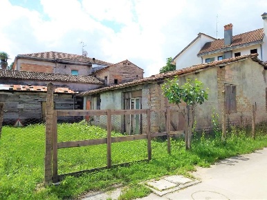 Foto Rustico a Frosinone di 350 m² con 10 locali in vendita