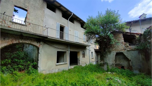 Foto Rustico in Via Orientale ai Monti 9, Ello di 600 m² con 12 locali