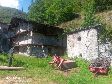 Foto Rustico in Frazione Fabbrica, Champdepraz di 120 m² con 4 locali