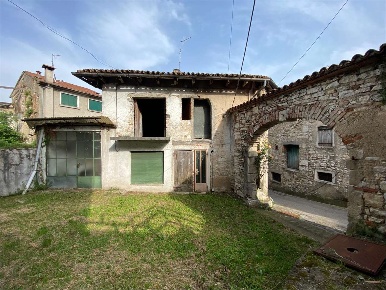Foto Rustico in Via Sommavilla Padre 13, Revine Lago Revine di 300 m²