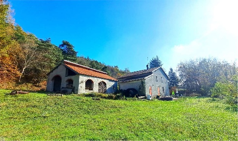 Foto Rustico a Giusvalla di 300 m² con 10 locali in vendita