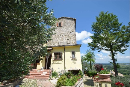 Foto Rustico a Spoleto di 310 m² con 10 locali in vendita