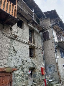 Foto Rustico in Loc. La Place, Pontboset di 140 m² con 8 locali in vendita