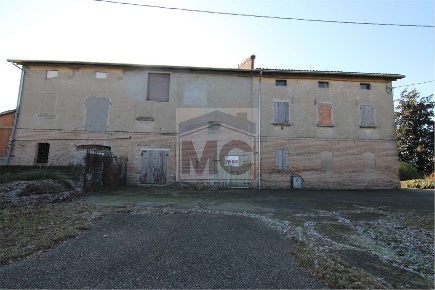Foto Rustico in Via Walter Manzotti  33, Reggio nell'Emilia di 1000 m²