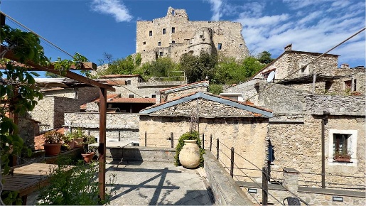 Foto Rustico in via Aratro, Castelvecchio di Rocca Barbena di 82 m²