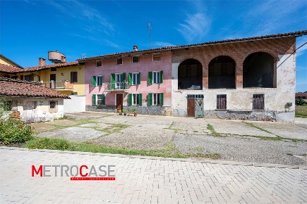 Foto Rustico in Via Della Chiesa  13, Isolabella di 130 m² con 5 locali