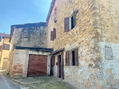 Foto Rustico a Quattro Castella di 150 m² con 5 locali in vendita