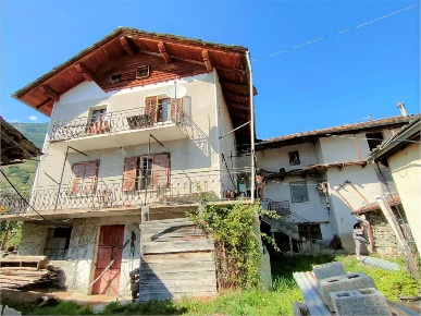 Foto Rustico in villaggio gran villa, Verrayes Centro di 350 m² in vendita