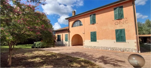 Foto Rustico in Strada Migliara 43 1/2, Latina Borgo San Michele di 300 m²