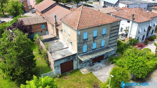Foto Rustico in VIA TRIESTE, Fabbrico Centro di 1250 m² con 10 locali