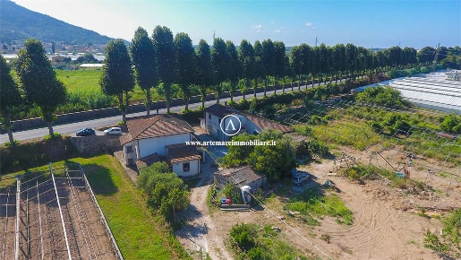Foto Rustico in via fillungo 43, Camaiore Capezzano Pianore di 600 m²